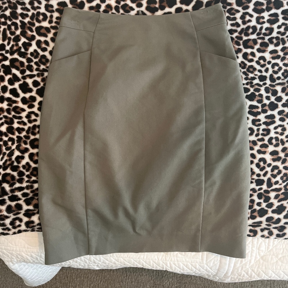Fully lined skirt